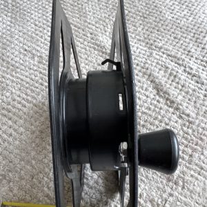 Cable winder with handle